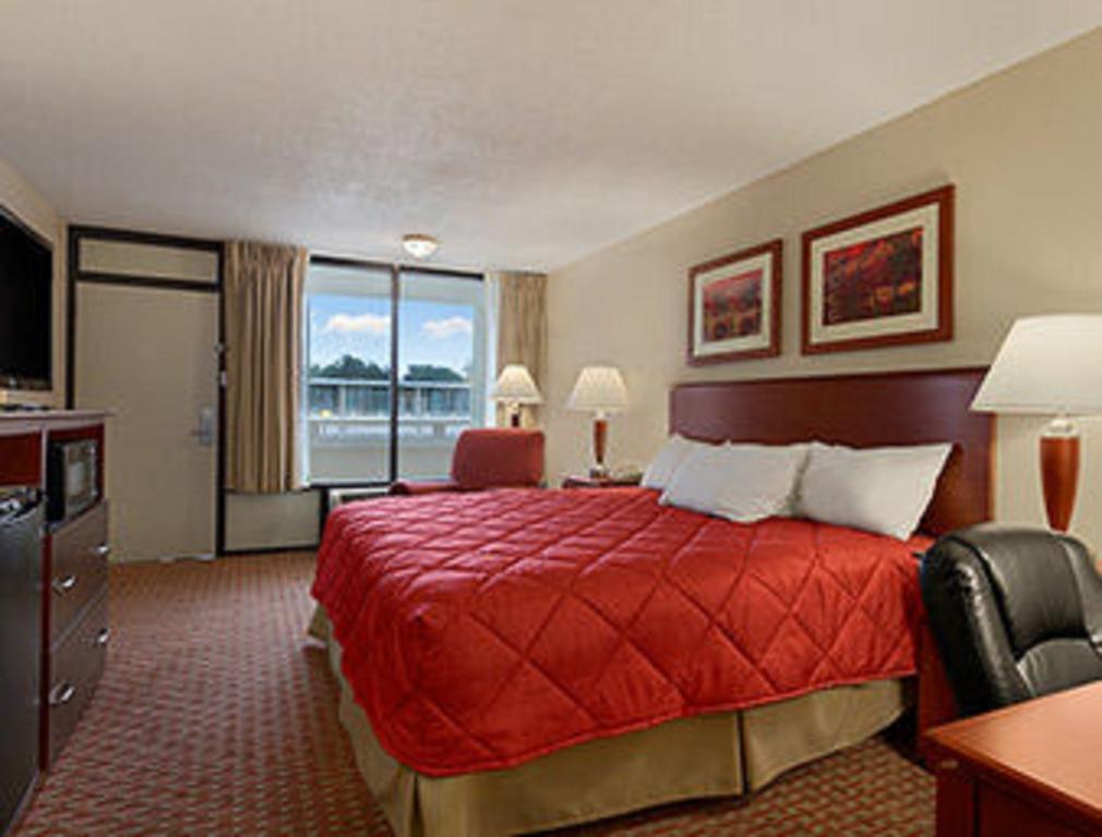 Ramada Burlington Hotel And Conference Center Pokoj fotografie