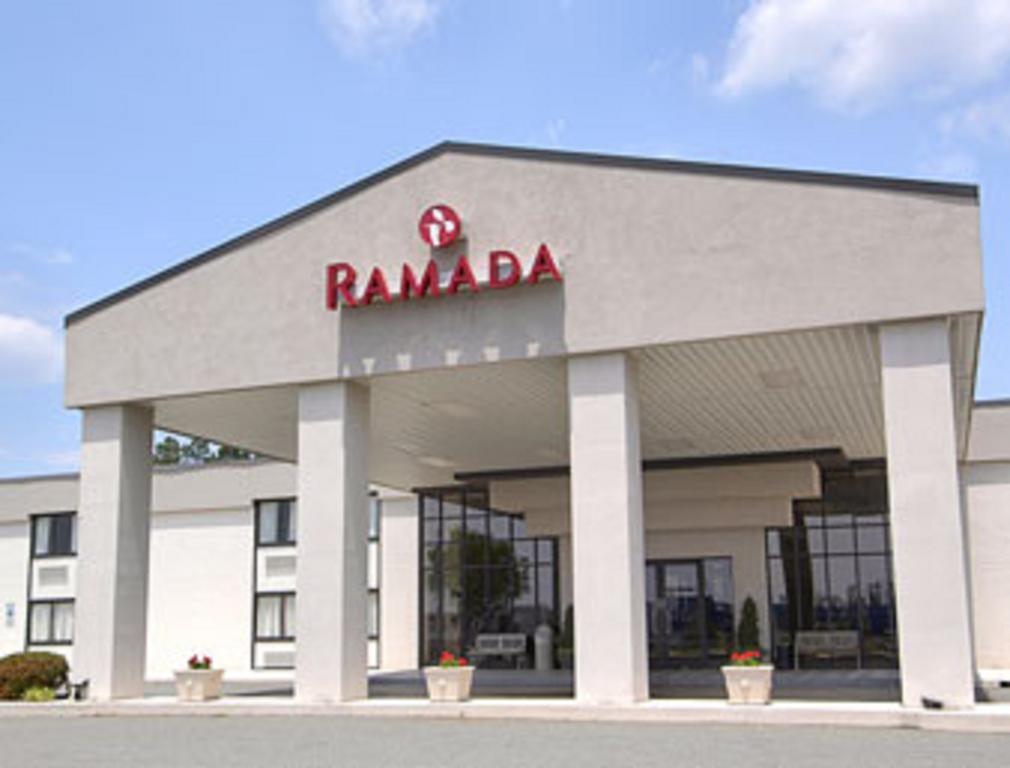 Ramada Burlington Hotel And Conference Center Exteriér fotografie