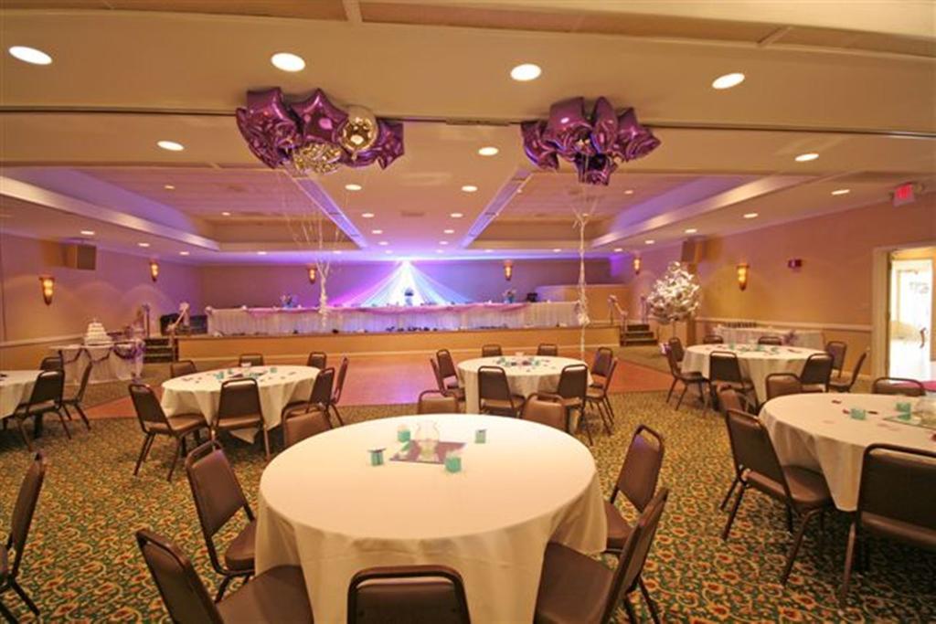 Ramada Burlington Hotel And Conference Center Exteriér fotografie