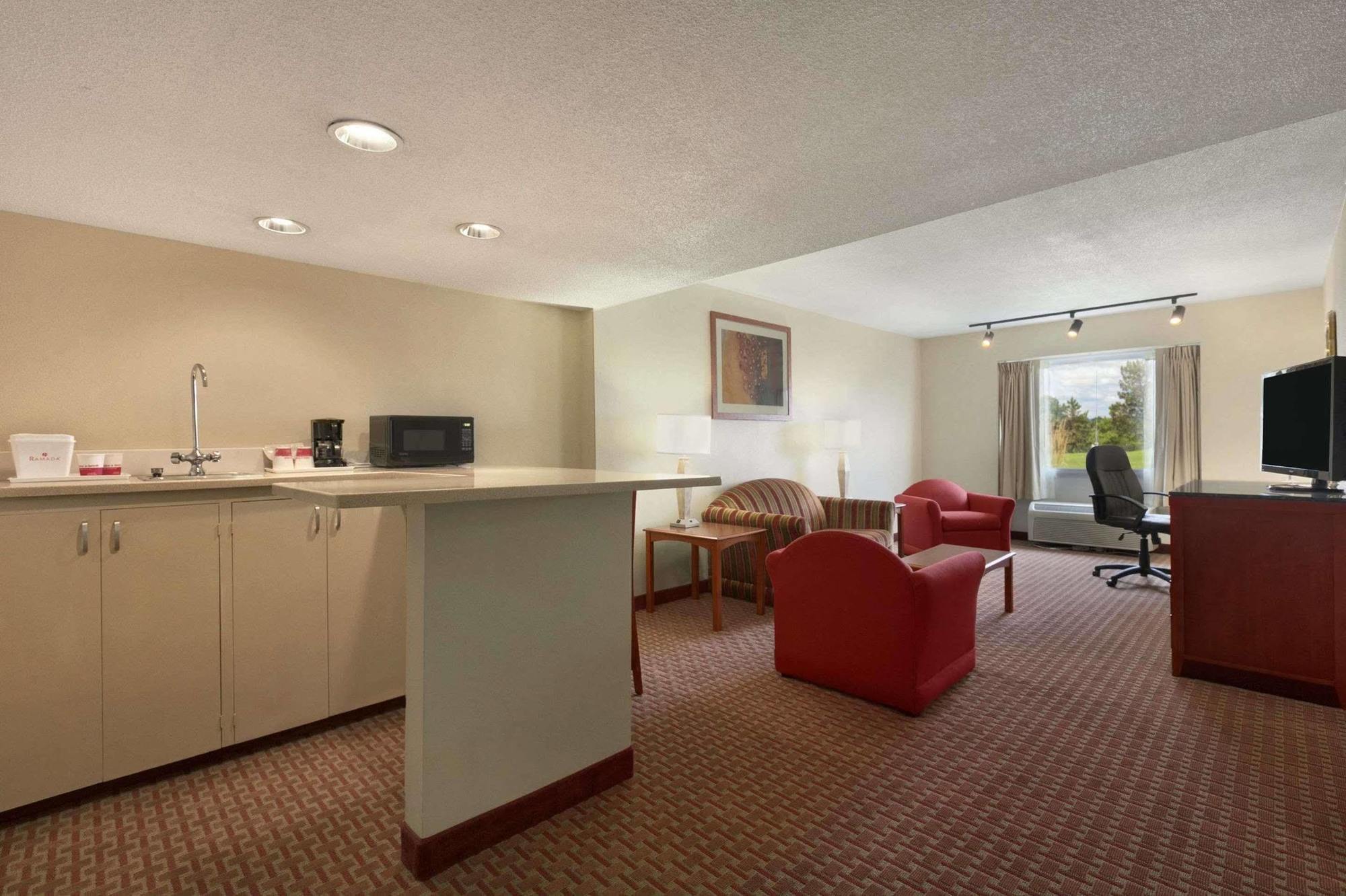 Ramada Burlington Hotel And Conference Center Exteriér fotografie